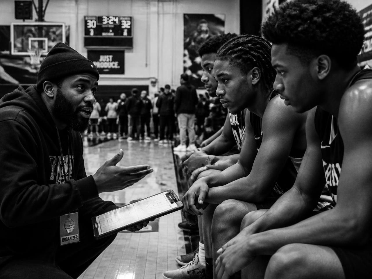 Organizer talking to players courtside